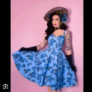 2X Vixen Sweetheart Circle Dress in Blue Roses